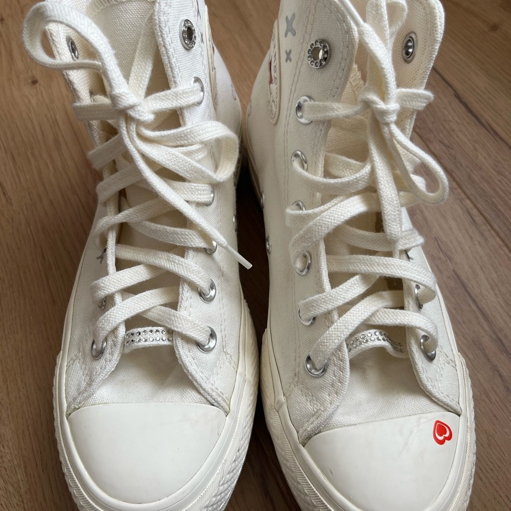 Converse White High-Tops with Red Heart Accents Size 6.5 - Picture 3 of 7